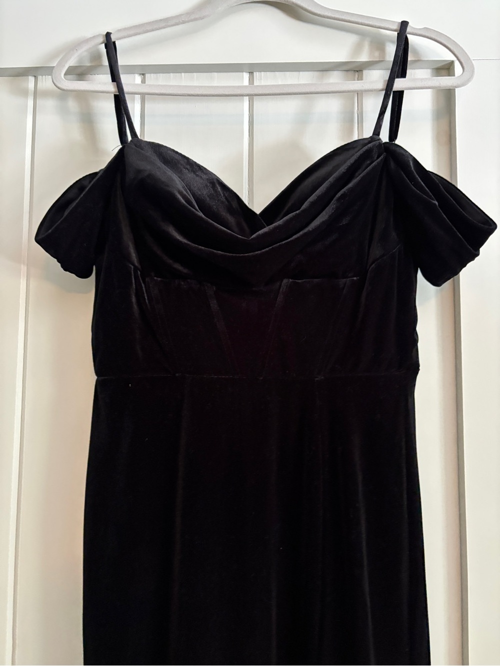 B. Smart Black Velvet Off-Shoulder Cowl Neck Prom Dress